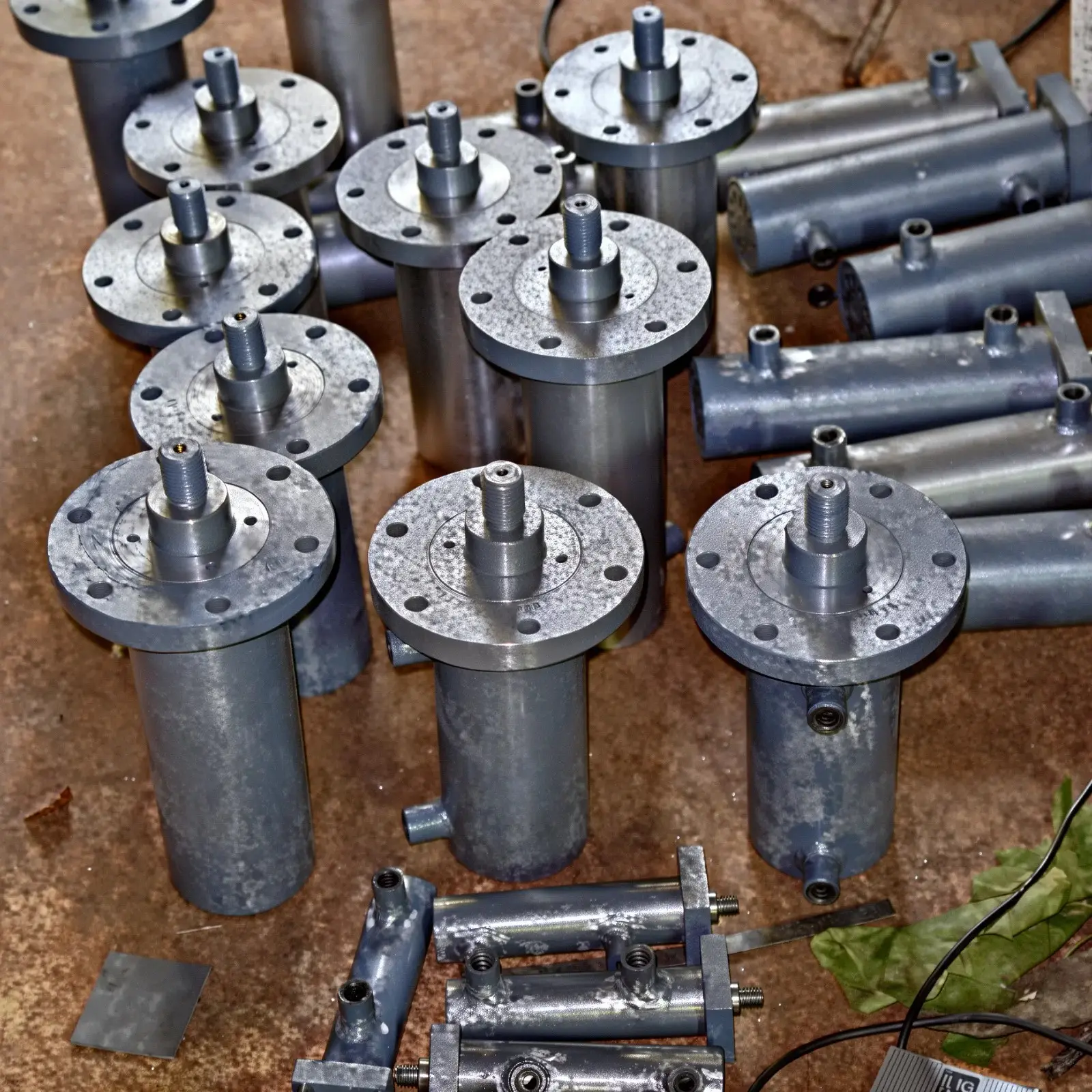 Industrial Hydraulic Cylinders & Actuator Systems - Image 1